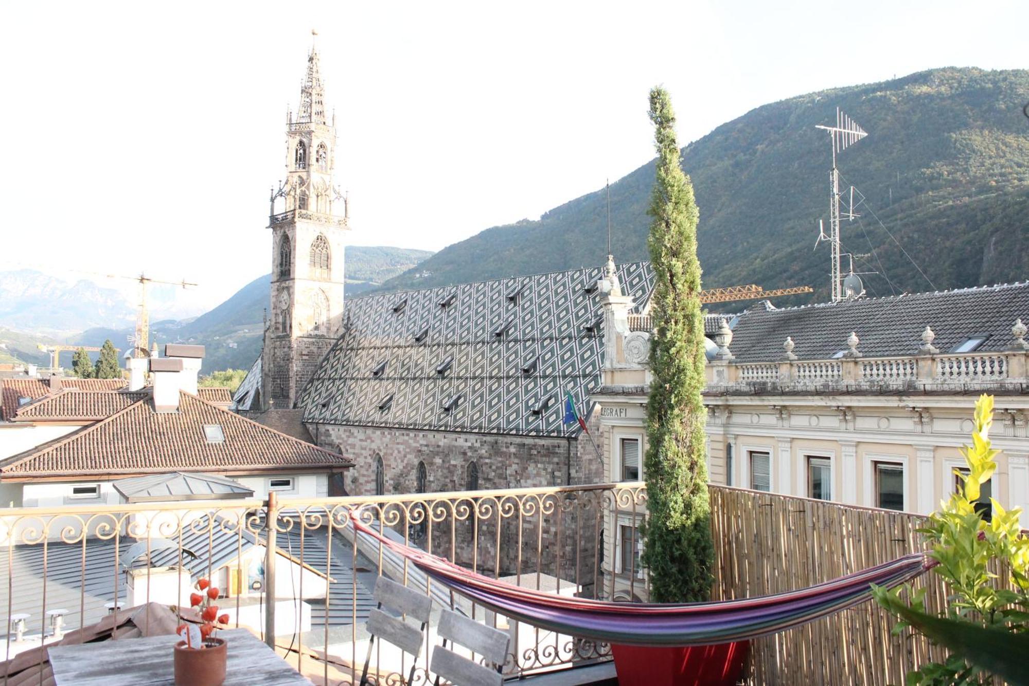 Golden Delicious Piazza Duomo * Bolzano